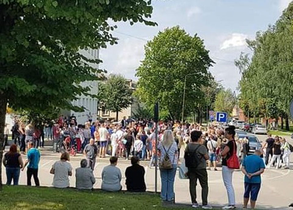 СОБРАЛИСЬ НА АКЦИЮ ПРОТЕСТА