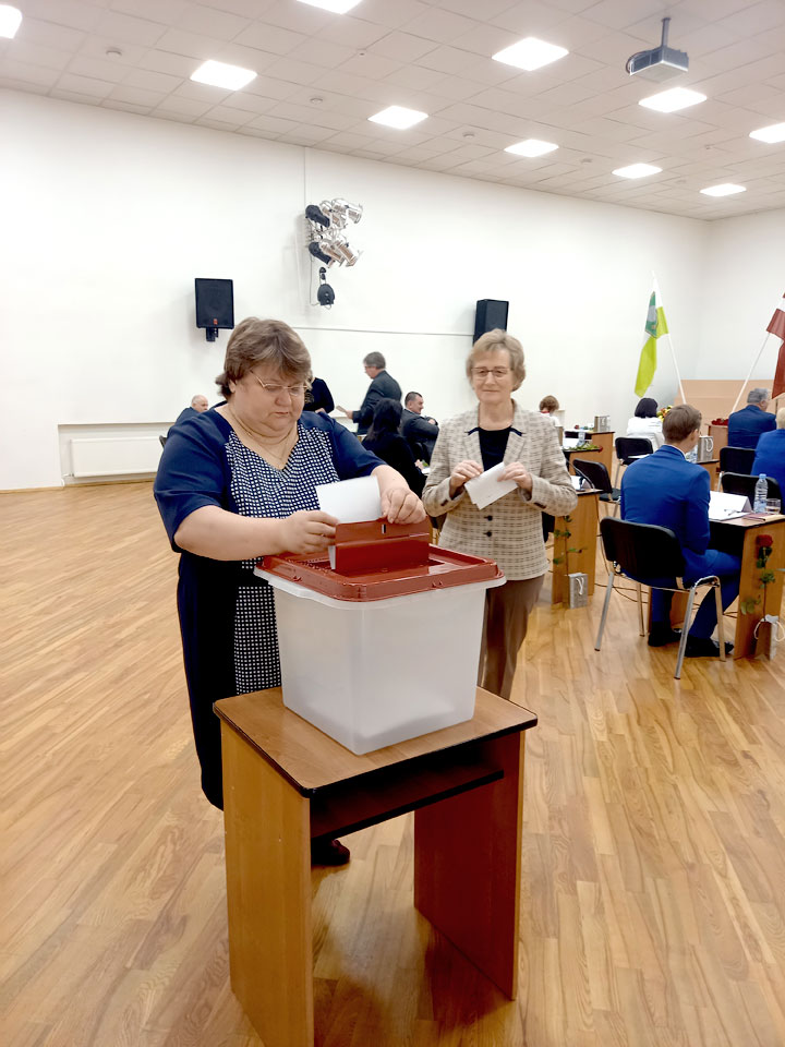 PIRMOREIZ KOALĪCIJA UN OPOZĪCIJA