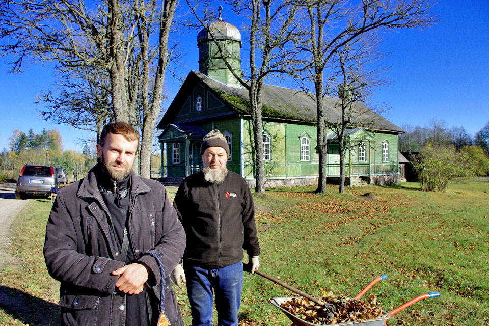 DIEVNAMS EZERA KRASTĀ, DIEVS – DVĒSELĒ