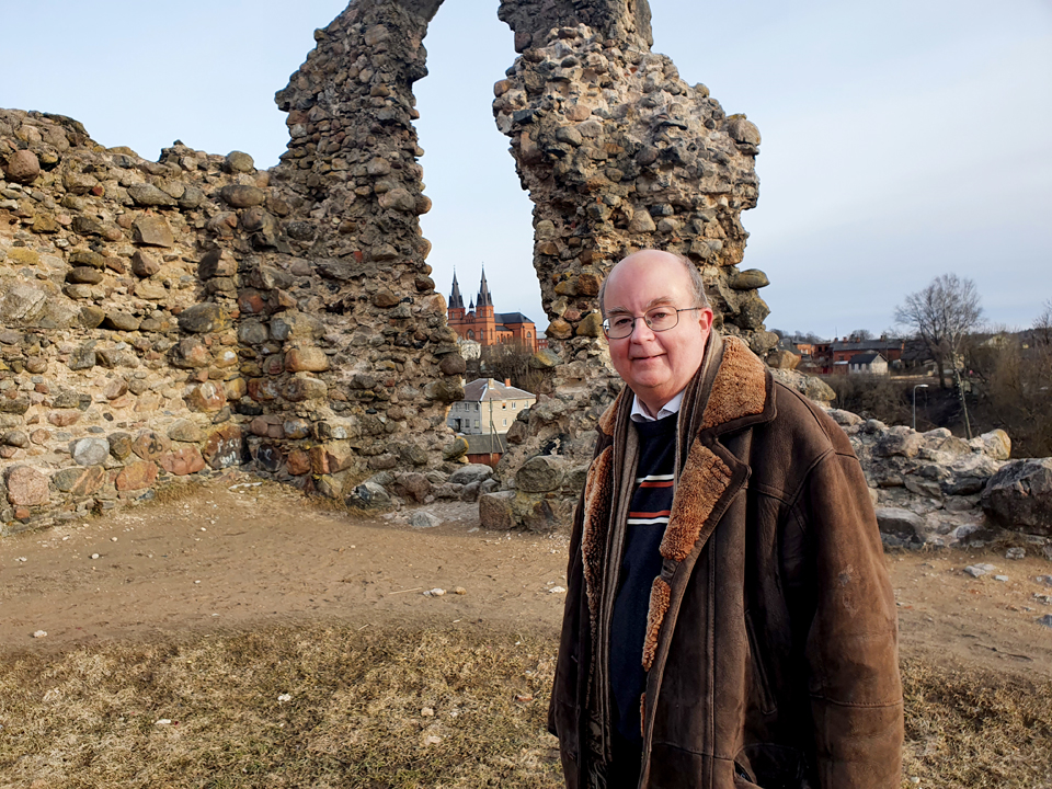 IESTĀDĪJA UNIKĀLU PLŪMI