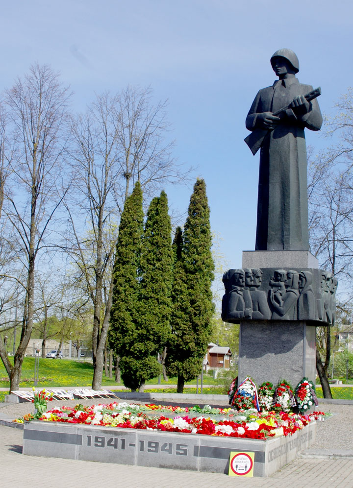 PIEMINEKLI NOJAUKS TUVĀKAJĀ LAIKĀ