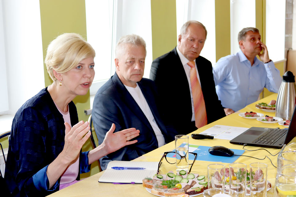 Ministre apmeklē latgales skolas!