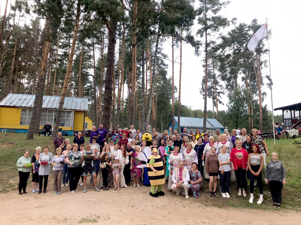 Gan dziedāt,  Gan draudzēties!