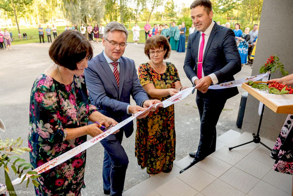 kultūras nams, bibliotēka, feldšeru punkts un jauniešu centrs