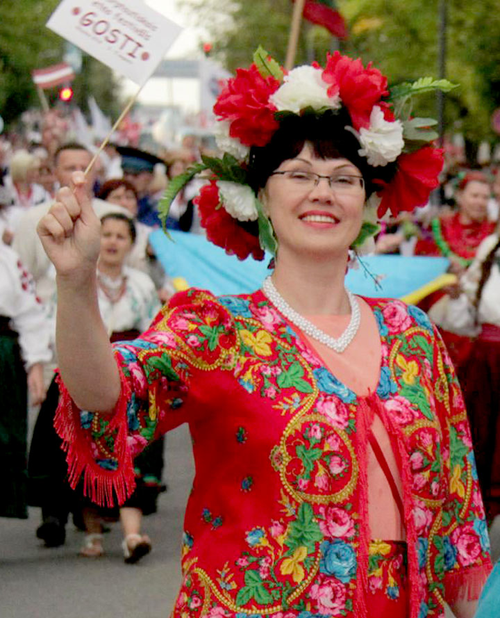 DZIEDIET UN BŪSIET VESELI!