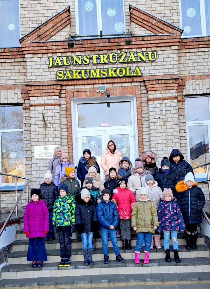 ļaujiet mums būt!