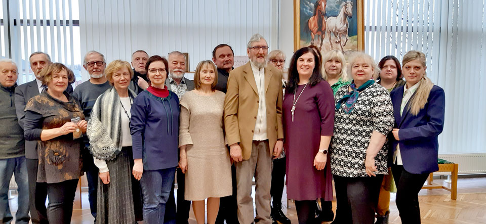 Mākslinieka atmiņu ceļus izstaigājot