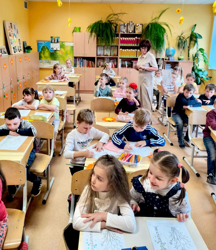 iepazinās  ar  skolu
