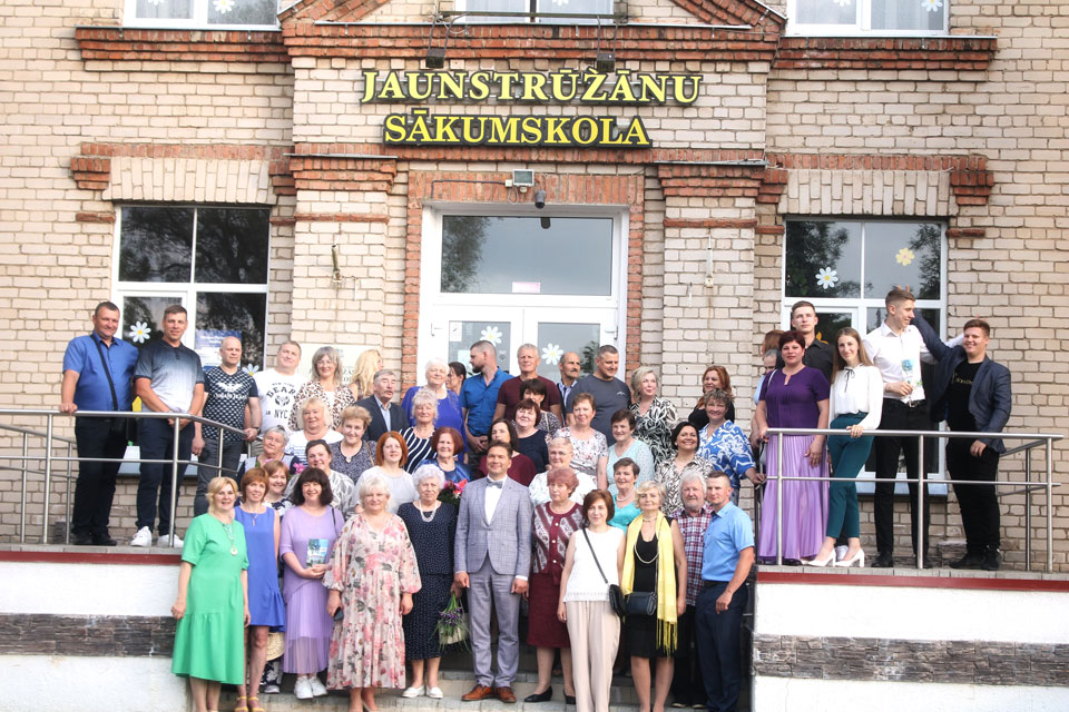 neskanēs vairs skolas zvans