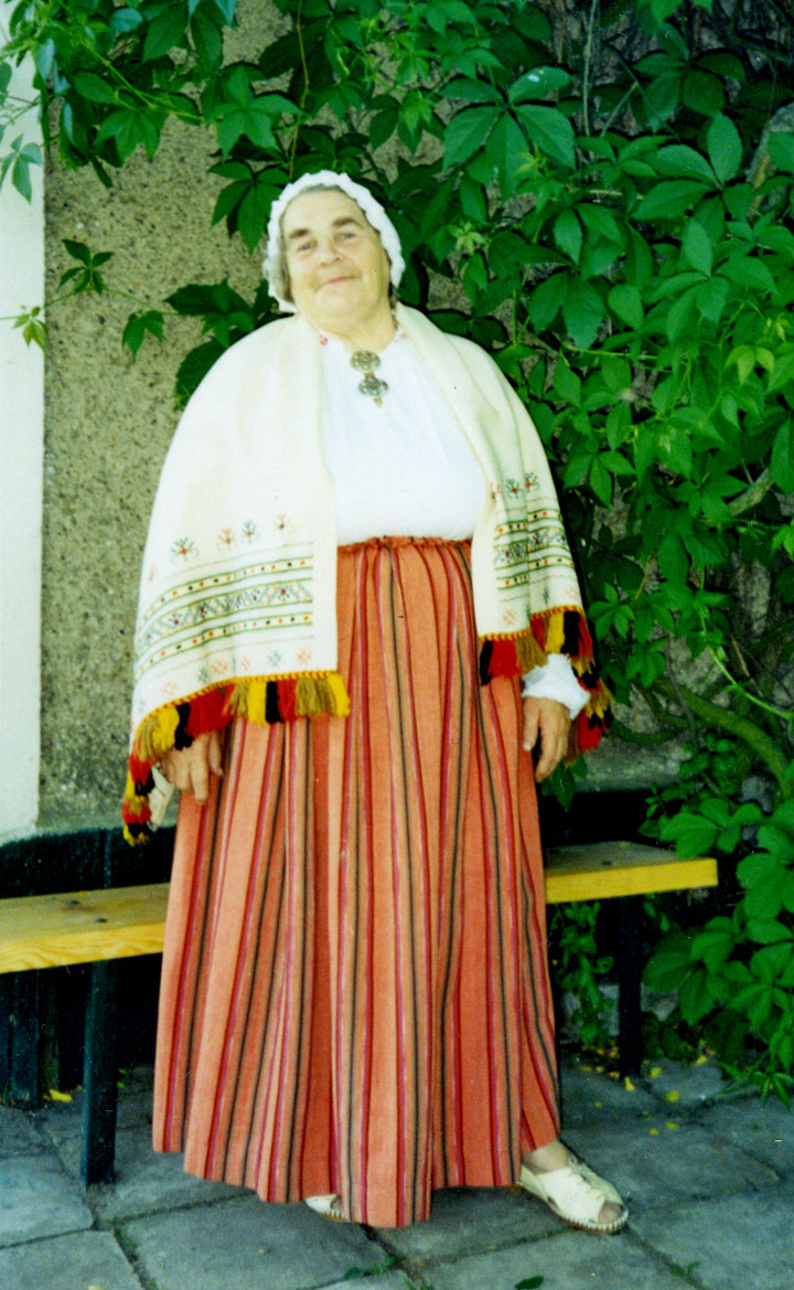AR ZUZANAS MĪLESTĪBU,  RŪPĒM UN LŪGŠANĀM