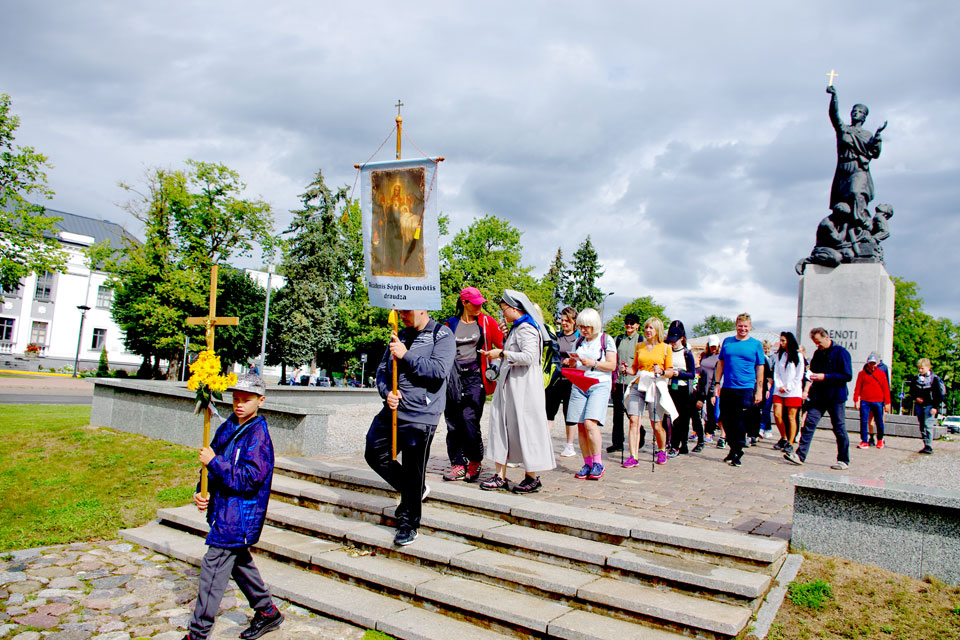 ceļā pie aglonas dievmāmiņas