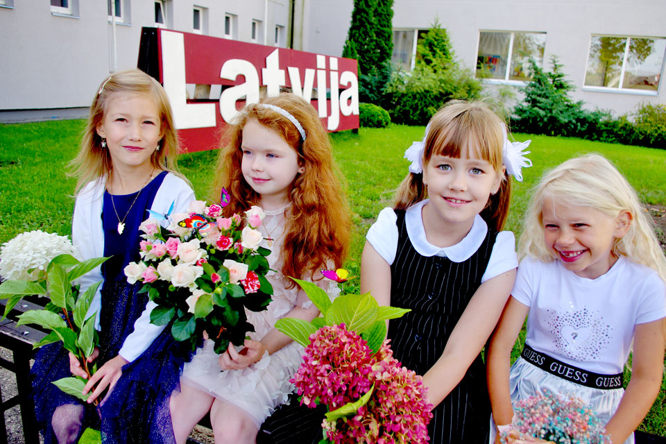 skanēs pirmais skolas zvans
