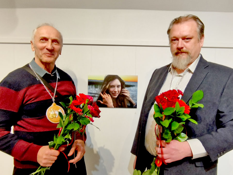 Fotogrāfs kalpo cilvēkiem