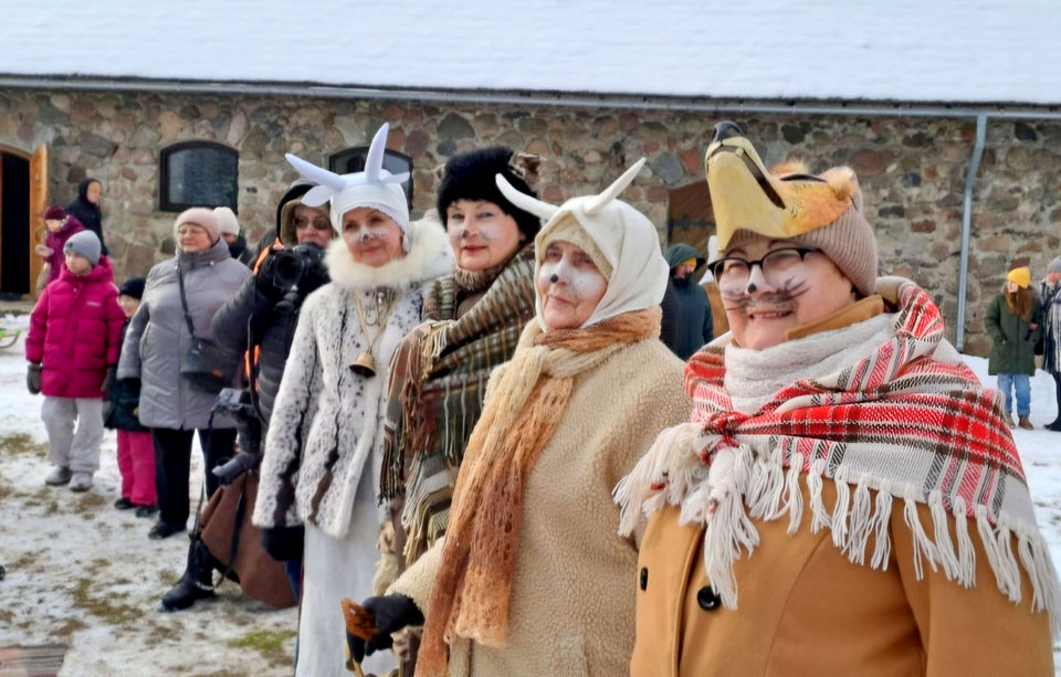Metenītis vizināja sudrabiņa ragavās