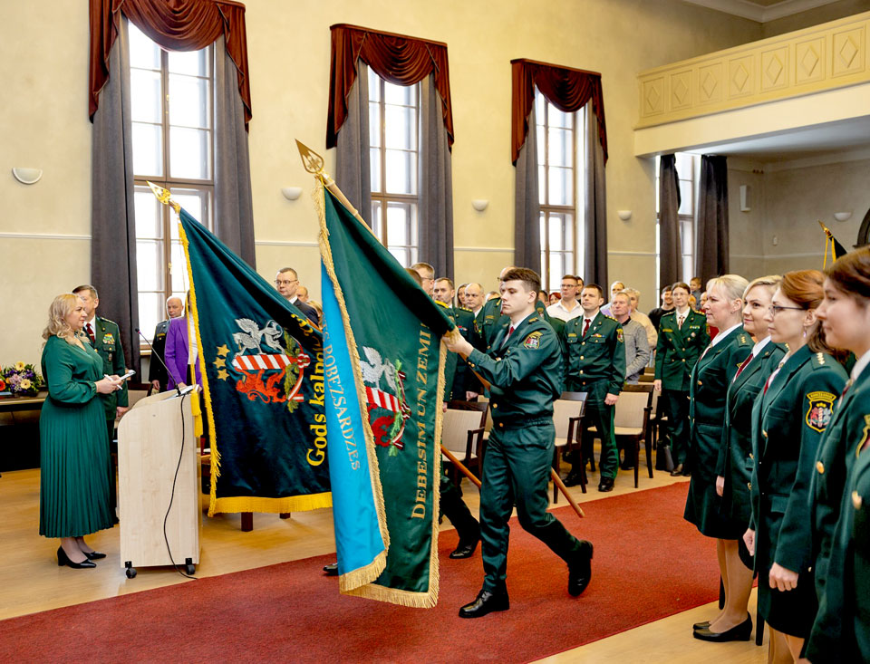 Pasniegti 20 diplomi