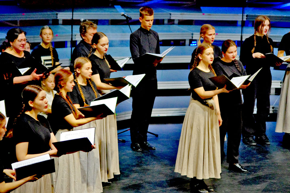 “Mēs mākam gan dziedāt, gan dziedināt”