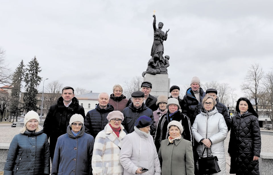 «ЖИЗНЬ У НАС БЫЛА НЕЛЕГКОЙ…»