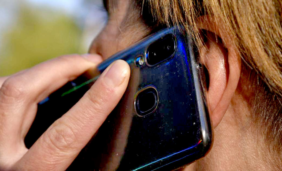 “Mammu, es cietu avārijā!” Kā nekļūt par telefonkrāpnieku upuri