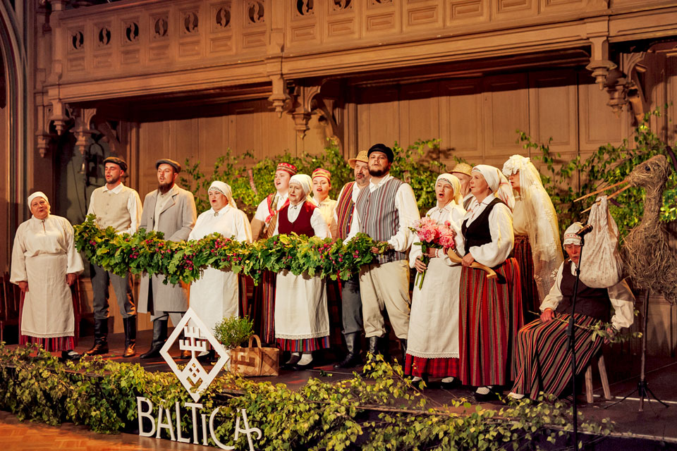 TRADĪCIJU SARGĀTĀJIEM – IZCILĪBAS BALVA
