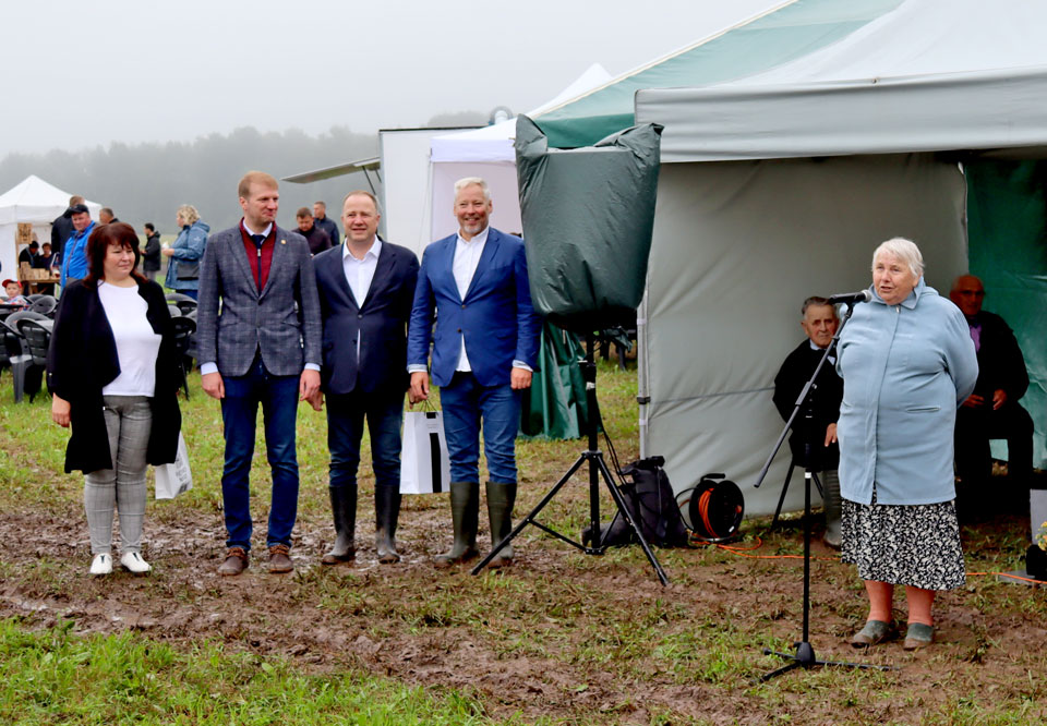 LAUKSAIMNIEKIEM DUBĻI NAV ŠĶĒRSLIS