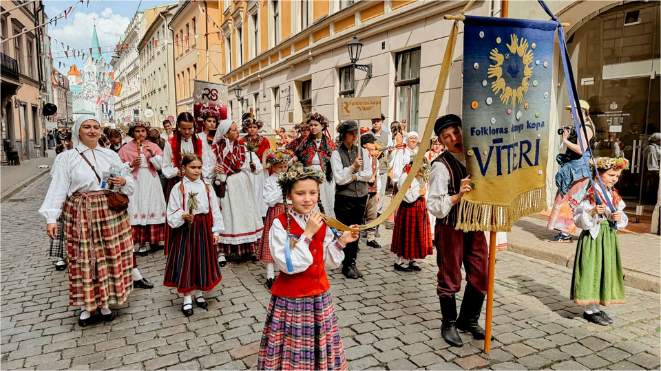 “ŠAJOS SVĒTKOS AUST JAUNI SAPŅI”
