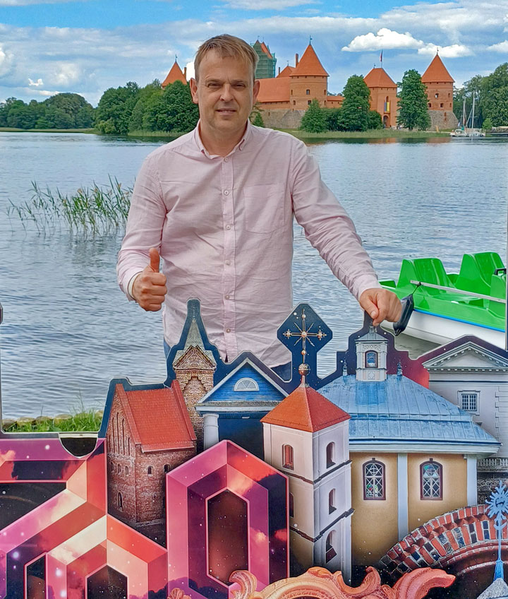 Par dzīvi –  bez politikas