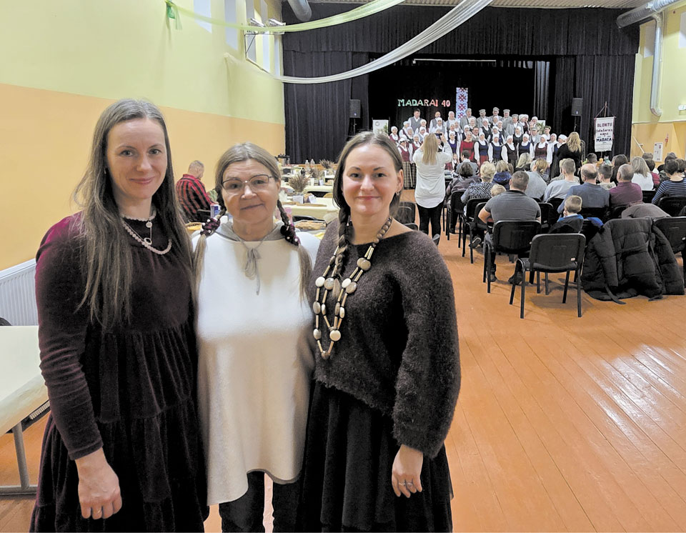 SIRSNĪGI, KRĀŠŅI UN EMOCIONĀLI!