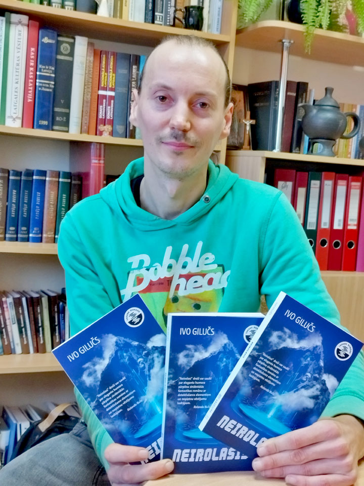 IVO GILUČAM – PIRMAIS PUBLICĒTAIS ROMĀNS