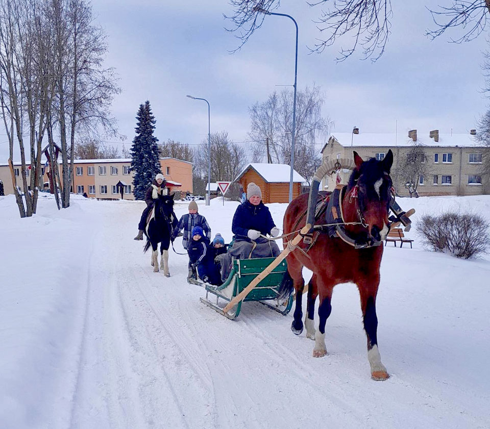 RATNIEKOS IESKANDINĀJA PAVASARI