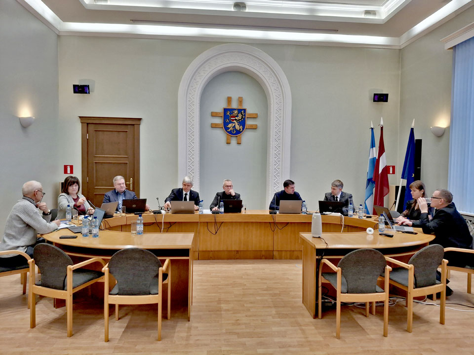 “NEKO SMIEKLĪGU es šeit NEREDZU, TETARENKO K-DZE!”
