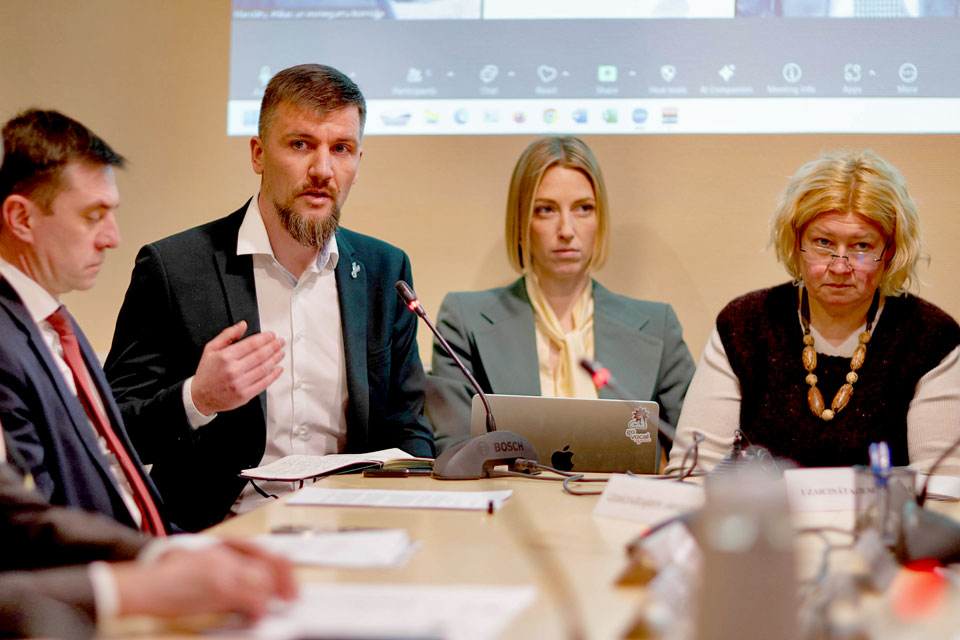 IZSKATĪJA KOLEKTĪVO INICIATĪVU