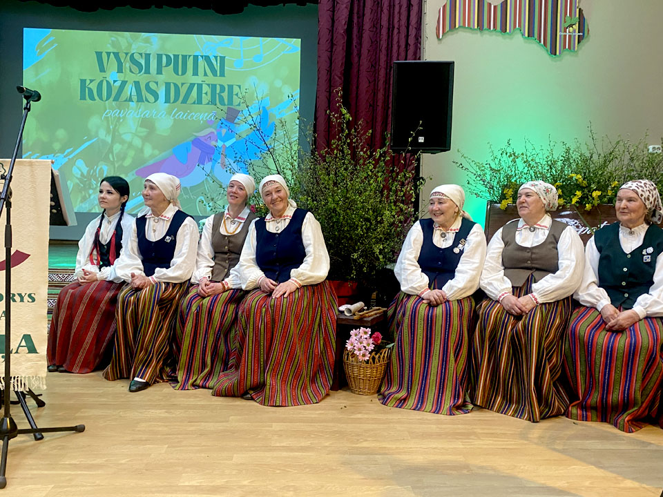 SENČU DZIESMAS UN TRADĪCIJAS SARGĀJOT