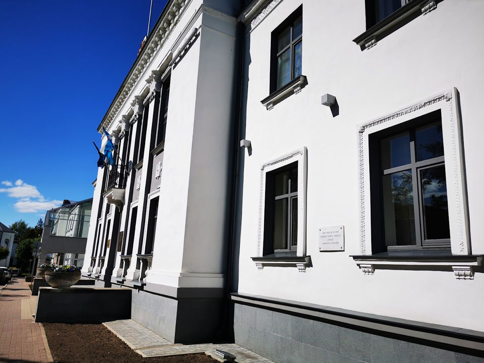 PILSĒTAS PĀRVALDĪBA VAI AMATU DALĪŠANA?