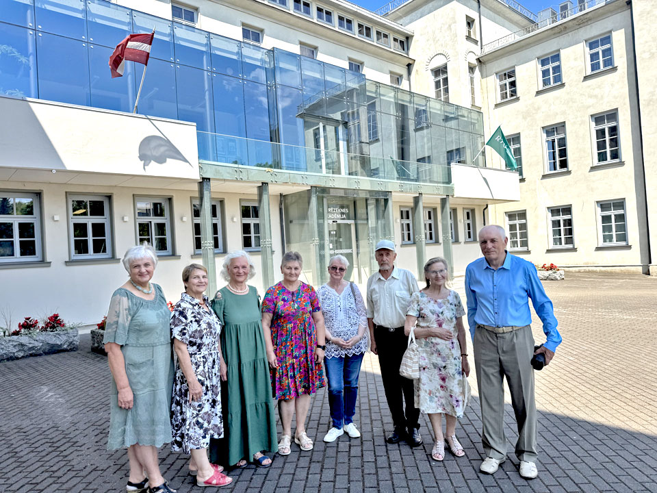 SKOLA – ATMIŅU KRĀTUVE