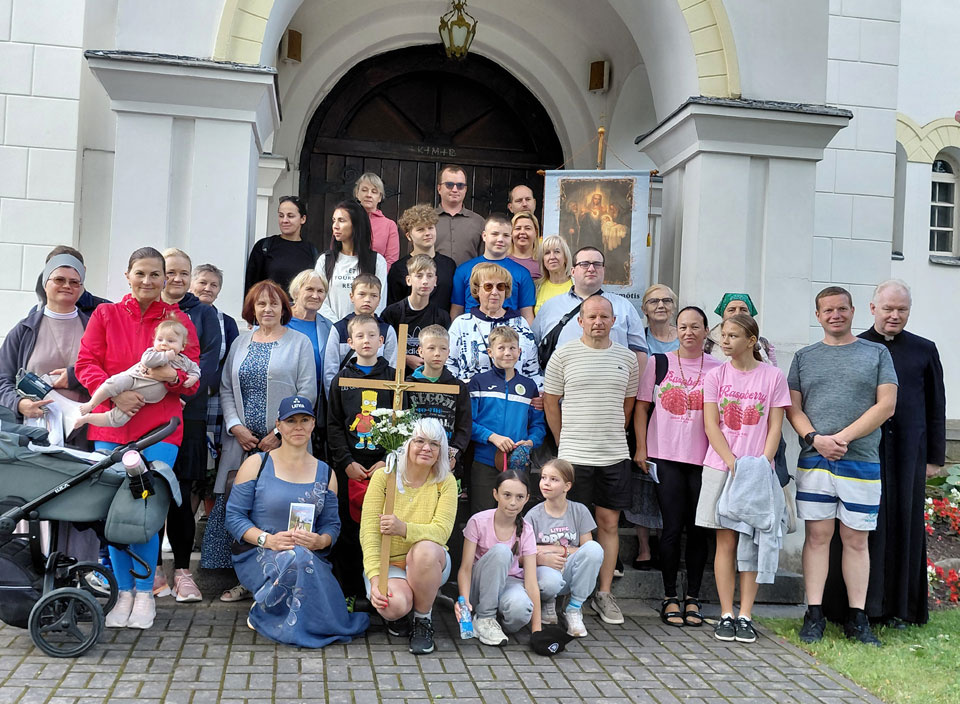 “JAUNOVA SVĀTŌ, AGLYUNAS BAZNEICĀ…”