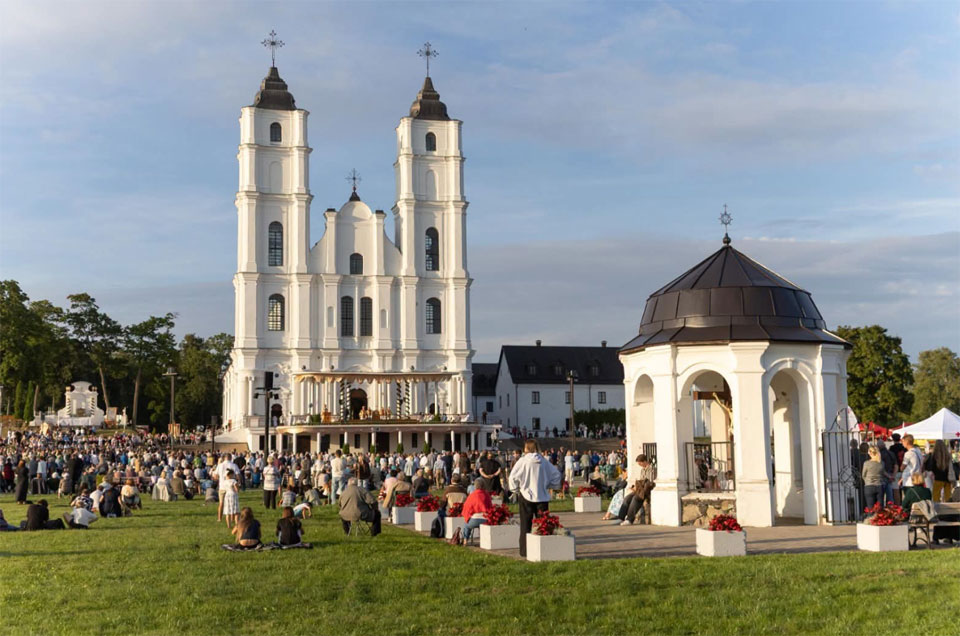 AGLONAS SVĒTKI PULCĒJA 14 TŪKSTOŠUS CILVĒKU